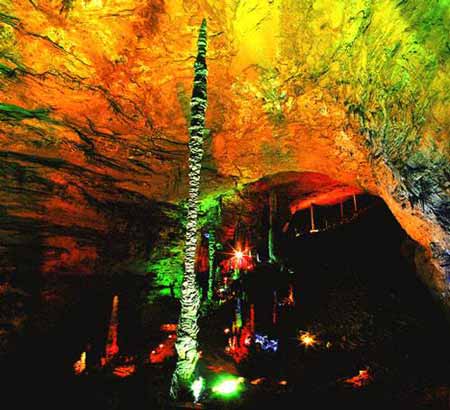 長沙出發(fā)到溶洞奇觀黃龍洞、天門山、玻璃棧道、鳳凰古城九景往返三日游